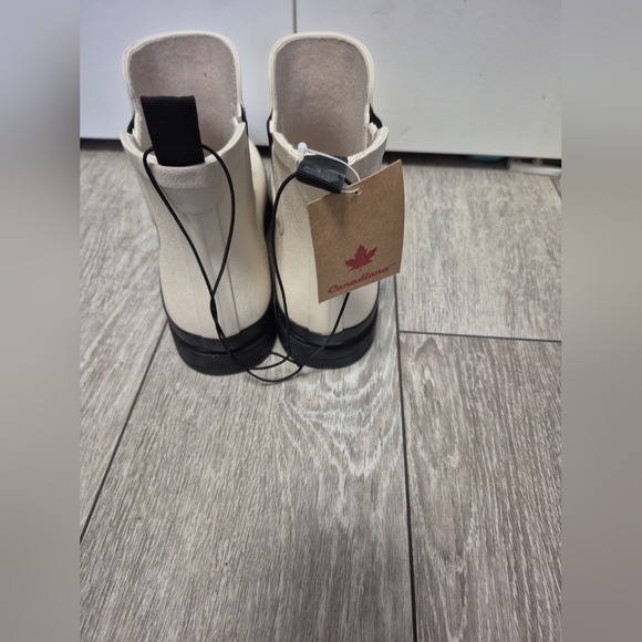 Canadiana Womens Cream Rubber Rain Water Puddle Chelsea Boots with Black Sole - Picture 4 of 6